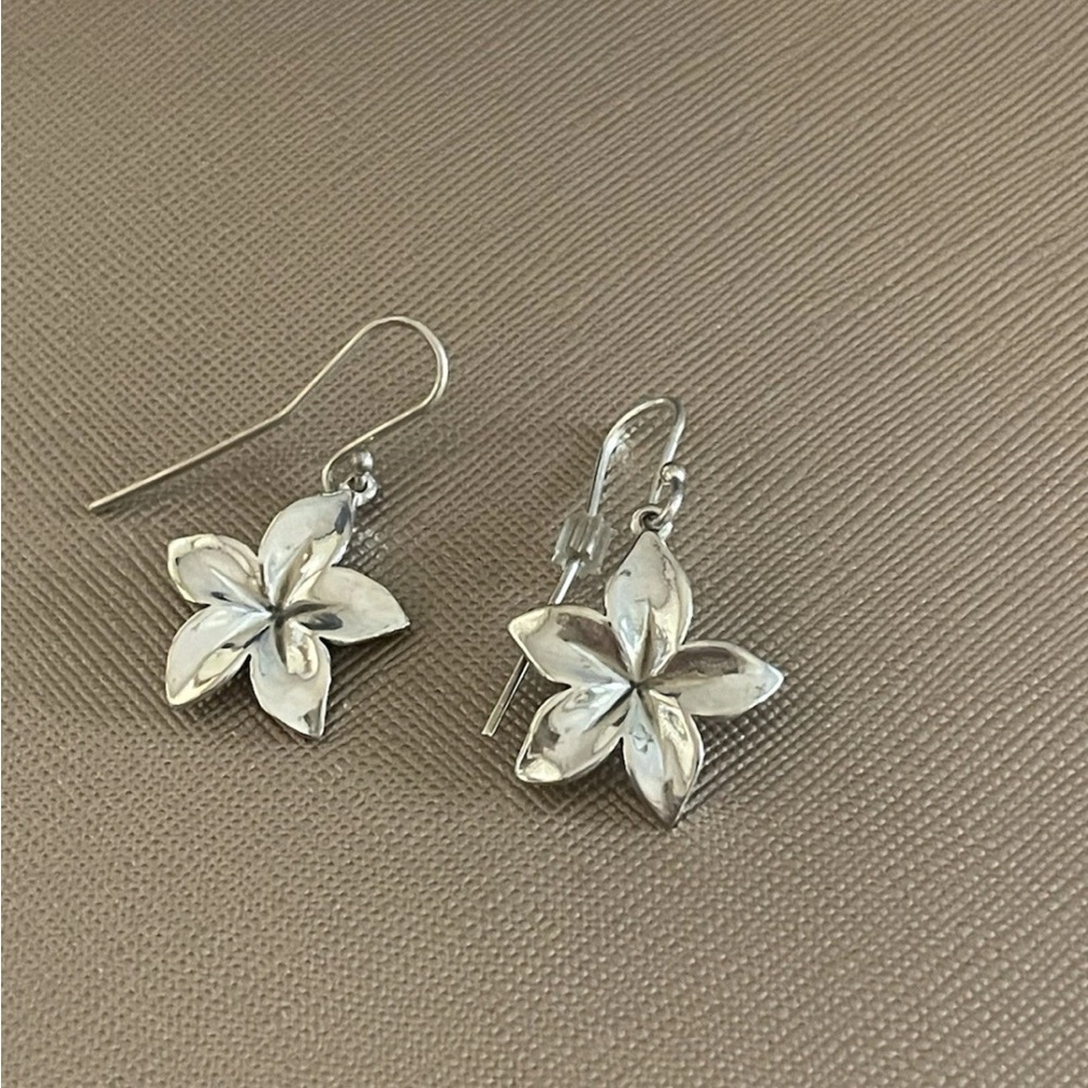 Retired James Avery Sterling silver flower drop earrings